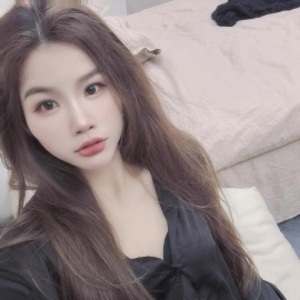 笑容甜美大长腿