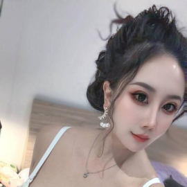 性感爆乳装小妃老师