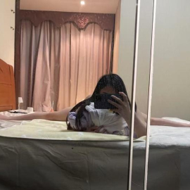 潮喷一字马少妇
