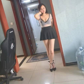 丰满大胸风骚姐姐