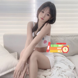 可抱草娇小妹子